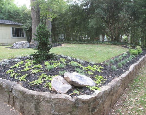 Lustron landscaping; boulder garden; photo by finelycrafted.net