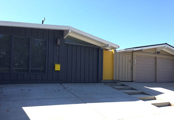 Charcoal and yellow ranch home